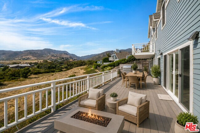 Building Photo - 6457 Surfside Way