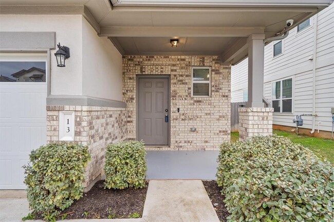 Building Photo - 3201 College Park Dr