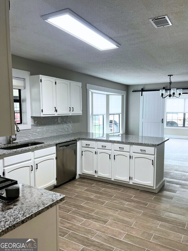 Building Photo - 124 Wolfbay Cir