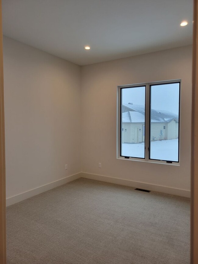 Building Photo - 3 Bed 2.5 bath house in Black Bull