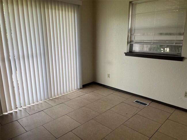 Building Photo - 6810 Lancer Ln