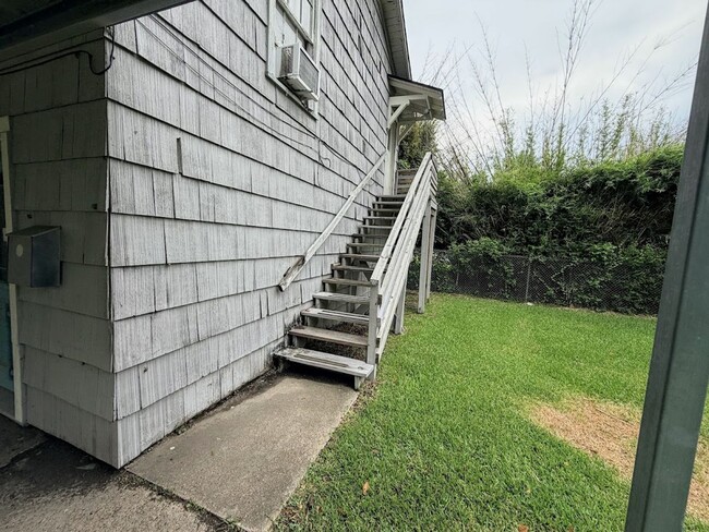 Building Photo - 1315 1/2 8th Street