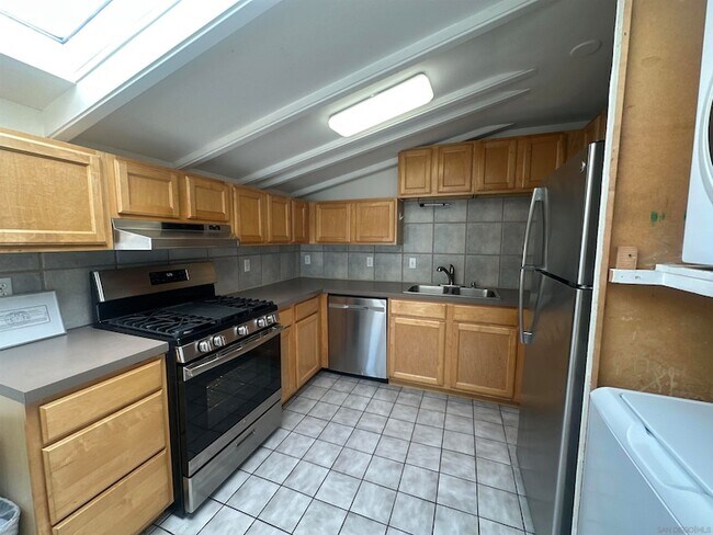 Building Photo - 440 Olive St