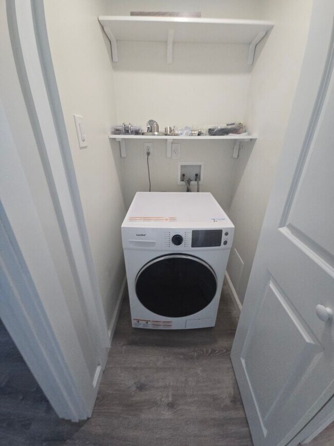 Building Photo - 108 Clocktower Dr