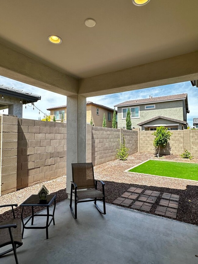 Building Photo - BEAUTIFUL VERRADO 3 BEDROOM PLUS DEN WITH ...