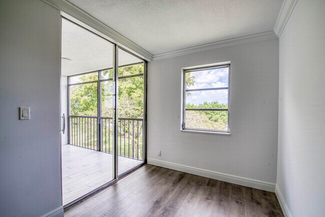 Building Photo - 6795 Huntington Ln