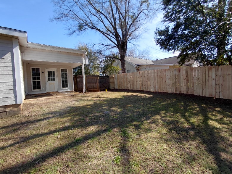 Building Photo - 211 Crakston Ct