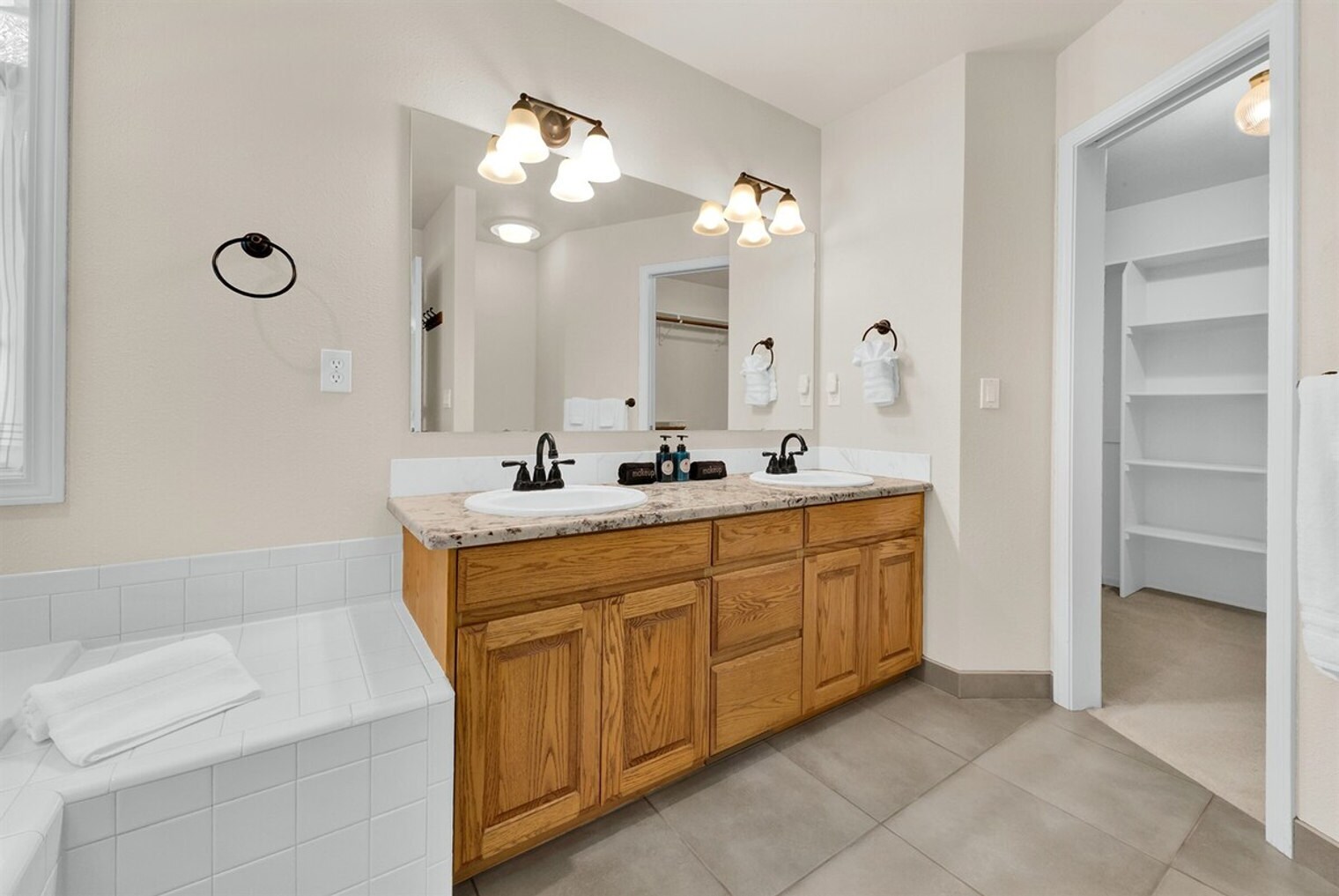 Building Photo - 1602 N Wimbledon Pl