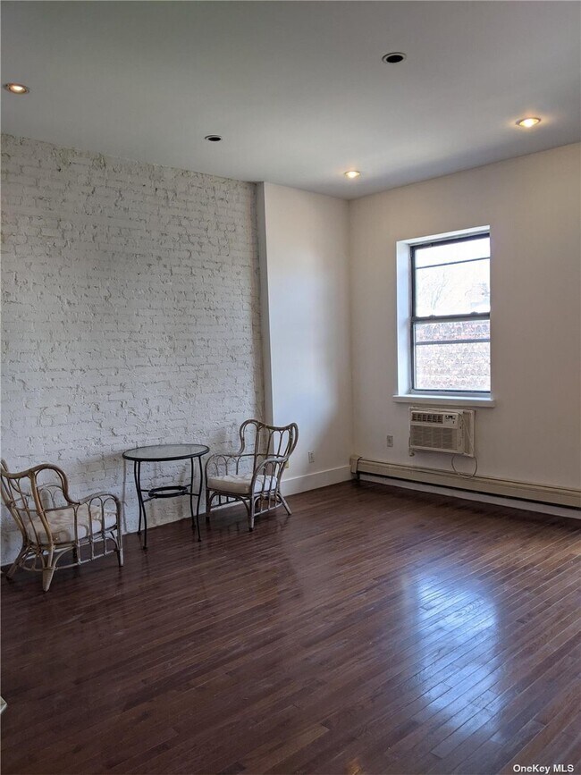 Building Photo - 1227 Broadway