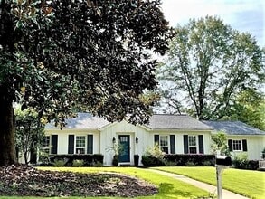 Building Photo - 245 Willow Springs Dr