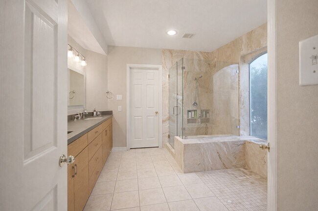 Building Photo - 3803 Shadow Royal Dr