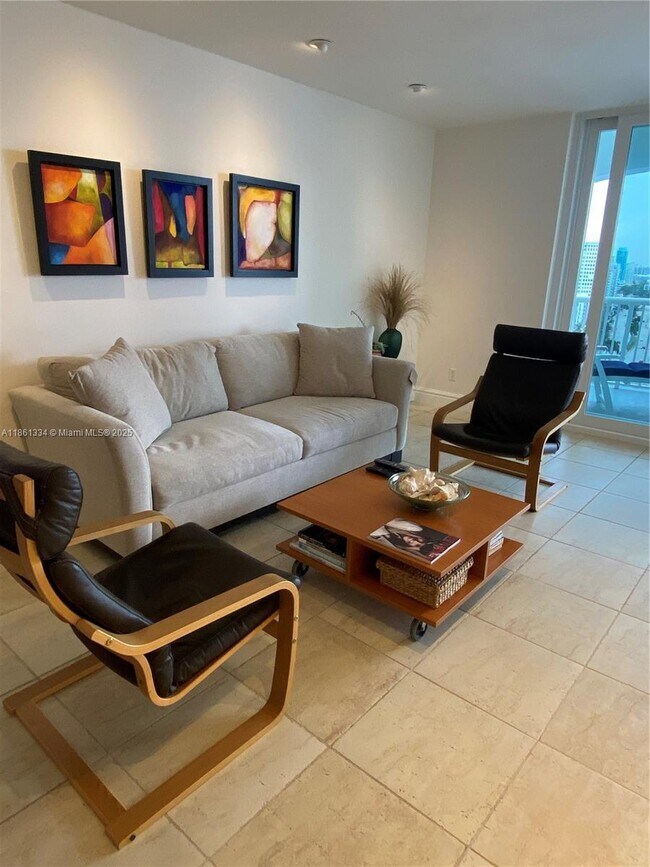 Building Photo - 5401 Collins Ave
