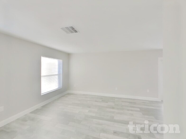 Building Photo - 10391 Lear St