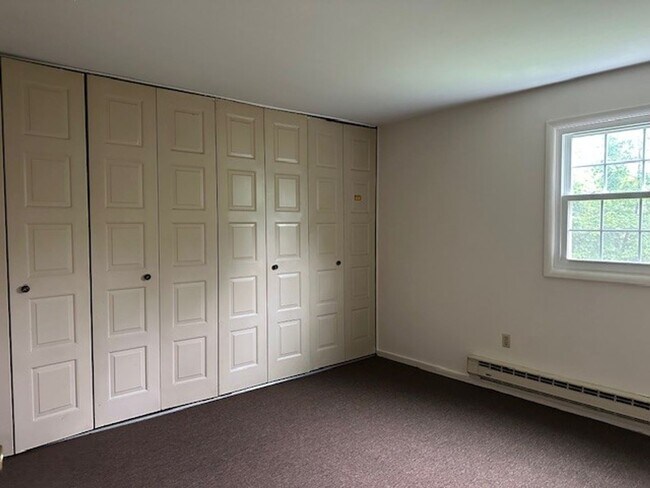 Building Photo - 696 Walborn Rd