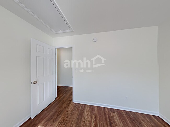 Building Photo - 5114 Wetlands Dr