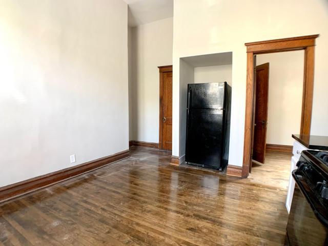 Building Photo - 3 bedroom in Chicago IL 60623