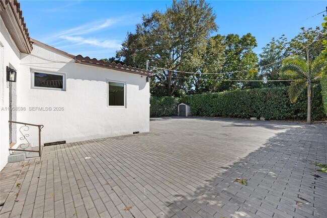 Building Photo - 6476 SW 10th Terrace