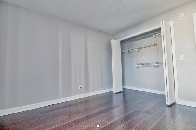 Building Photo - 163 N Waters Edge Dr