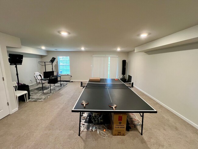 Building Photo - Stunning 4-Bed Townhome in Quakertown! Ava...
