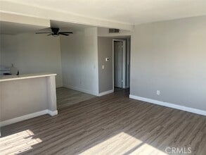 Building Photo - 1064 W 48th St