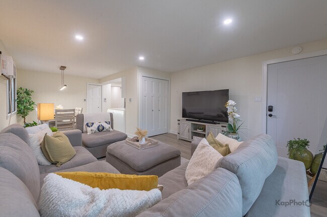 Building Photo - 6612 W 64th Pl