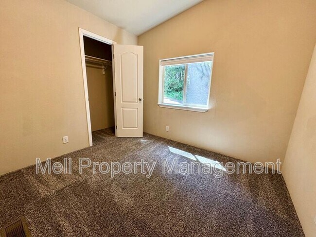 Building Photo - 155 E Strayer Way