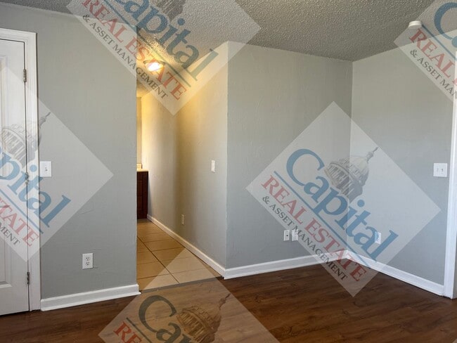 Building Photo - Take the Key!!!