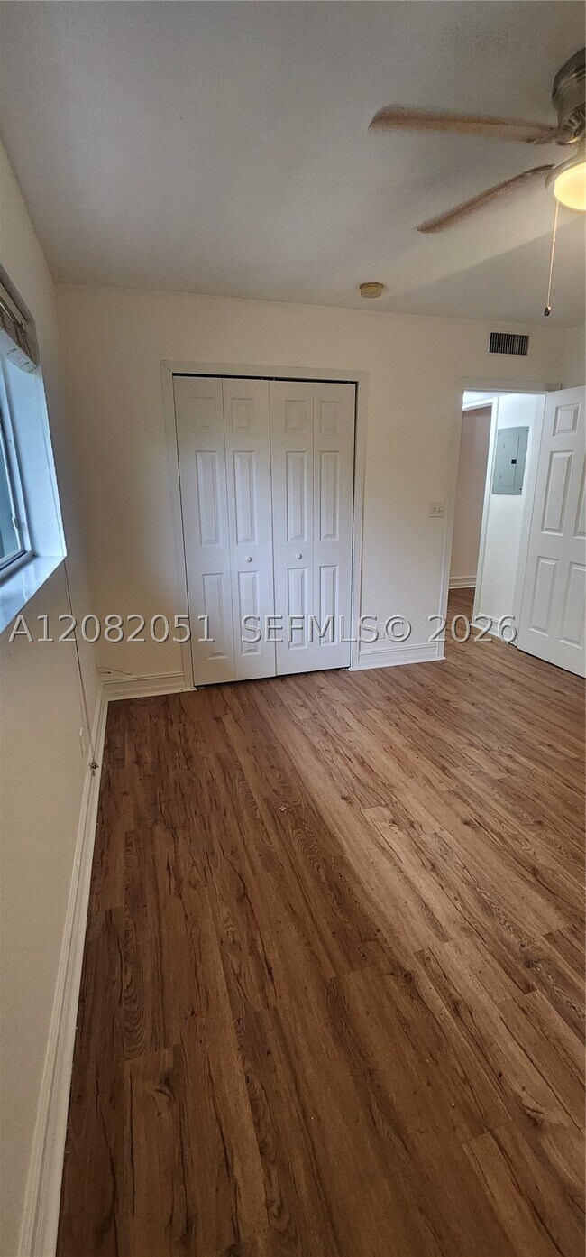 Building Photo - 1423 Holly Heights Dr