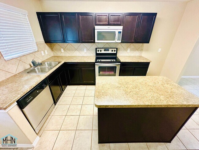 Building Photo - Beautiful and Well-maintained 3-Bedroom 2-bath Home Near Lackland AFB!