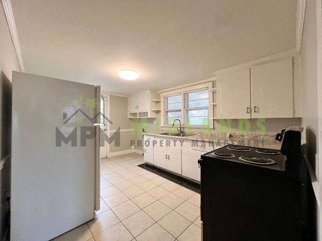 Building Photo - 135 Rivelon Rd