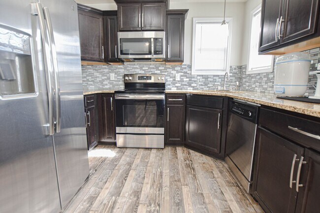 Building Photo - Pet Friendly Four Bedroom with Basement!