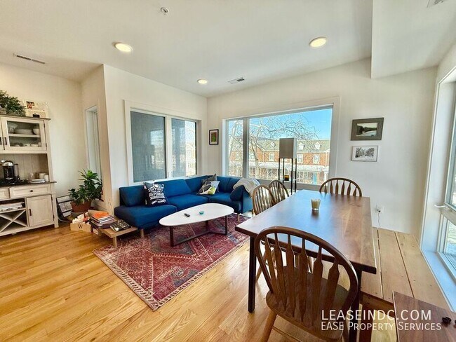 Building Photo - 1719 D St NE