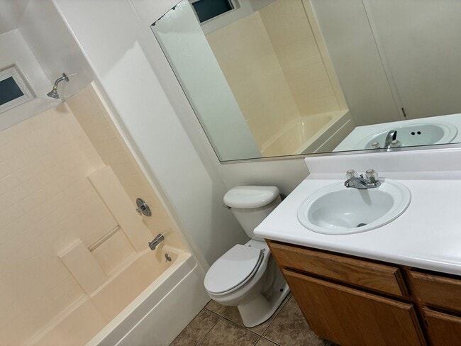 Building Photo - 5101 S H St