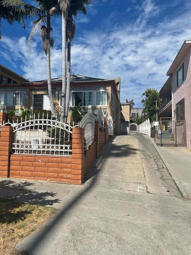 Building Photo - Catalina Tower Apartments