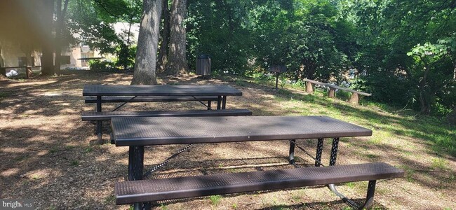 Building Photo - 5800 Cove Landing Rd