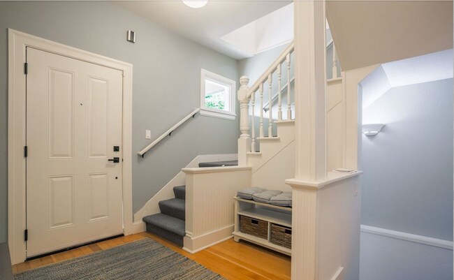 Building Photo - Updated One Bedroom in Beautifully Convert...