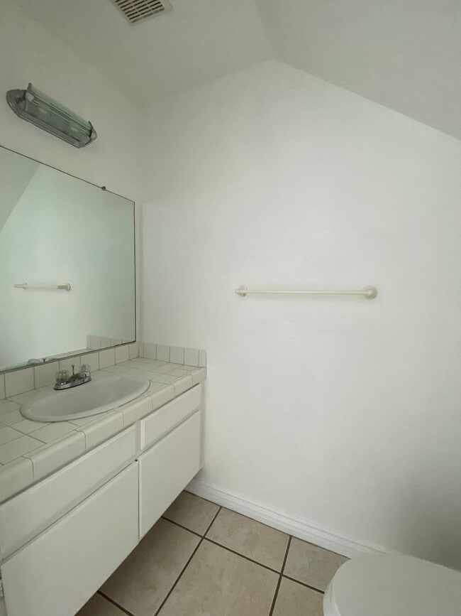 Building Photo - Harbor Village 2 bedroom Condo *OPEN HOUSE - SEE DATES AVAILABILITY*