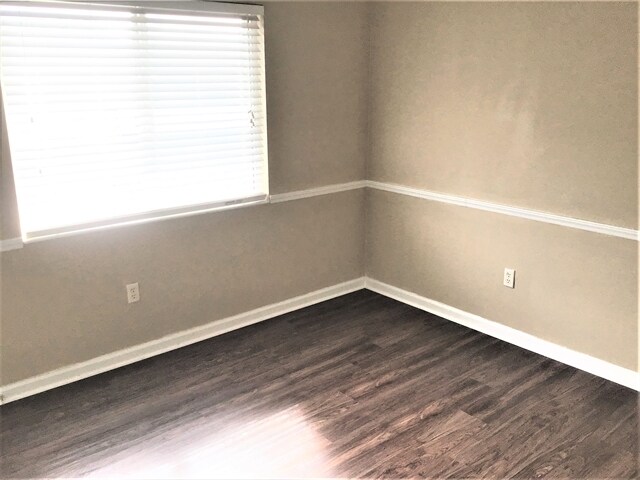 Building Photo - 1006 Greenob Dr