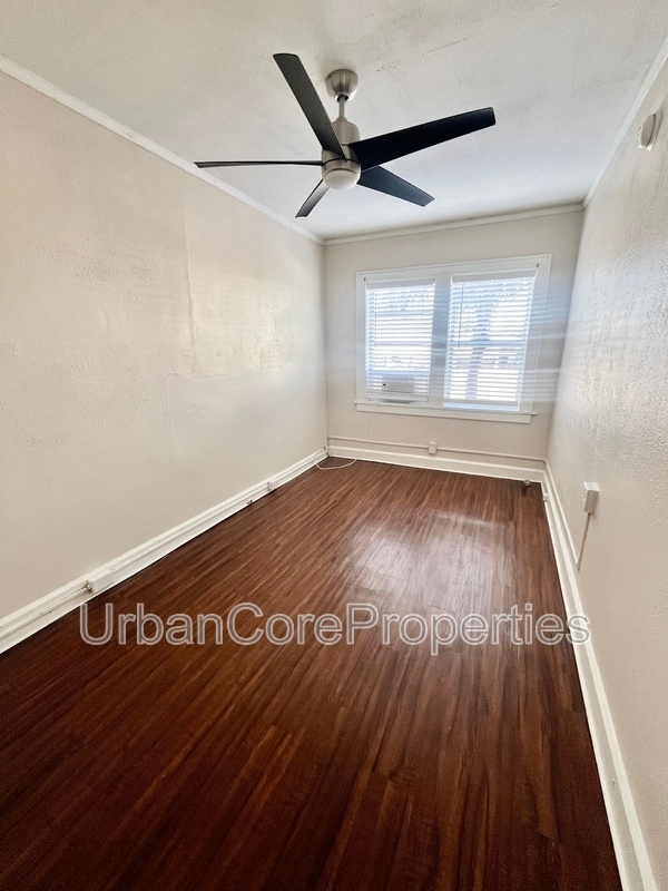 Building Photo - 215 5th Ave N