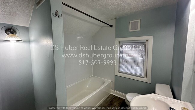 Building Photo - Newly upgraded 2 bed 1 bath single-family ...