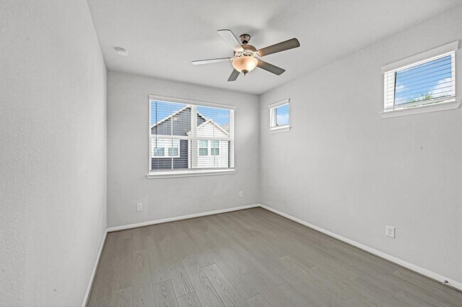 Building Photo - 1528 Lakeline Oak Dr