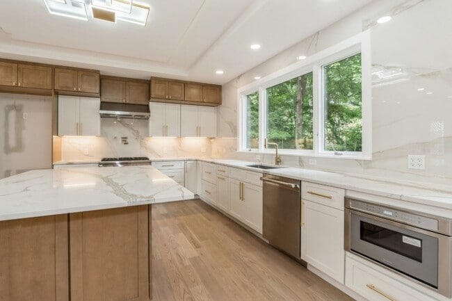 Building Photo - 66 E Gramercy Pl
