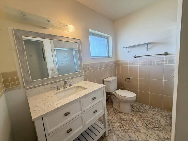 Building Photo - 2727 Dudley Dr W