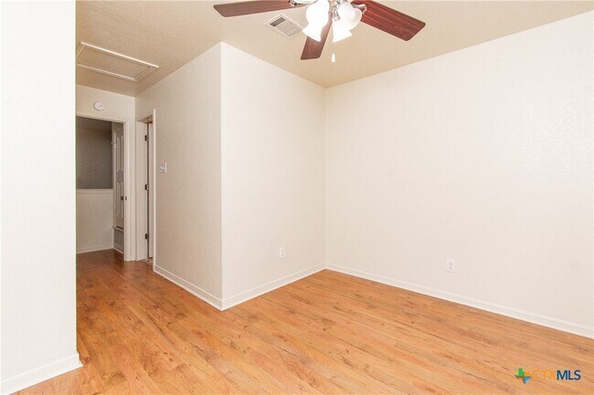 Building Photo - 405 Deloris Dr