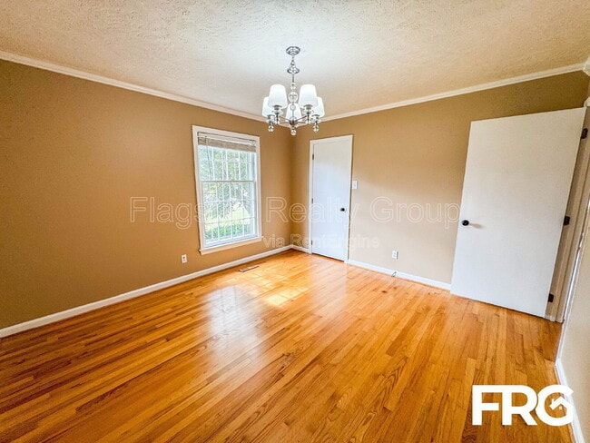 Building Photo - 207 Woodbine St