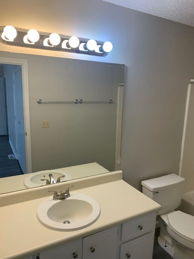 Building Photo - This charming 3-bed, 2.5-bath townhome is available for rent.