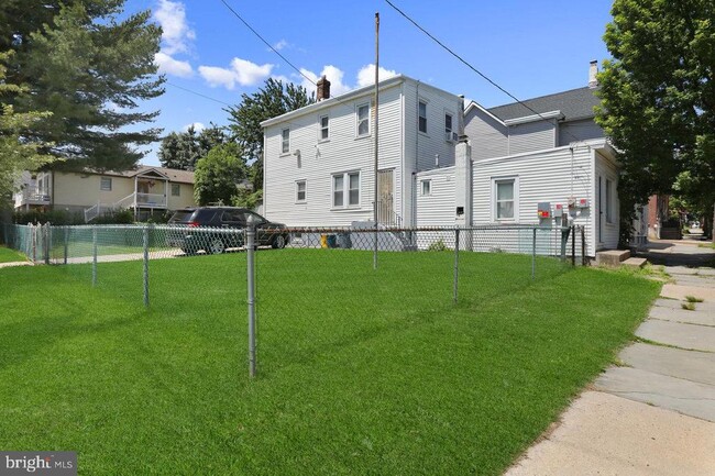 Building Photo - 709 Mulberry St