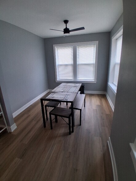 Building Photo - 3422 W Dickens Ave