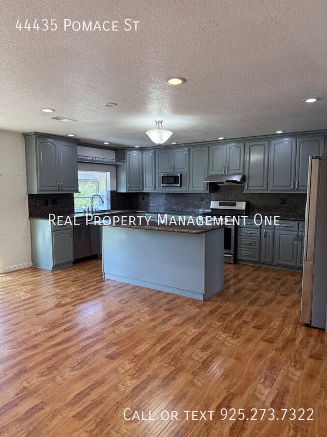 Building Photo - 44435 Pomace St