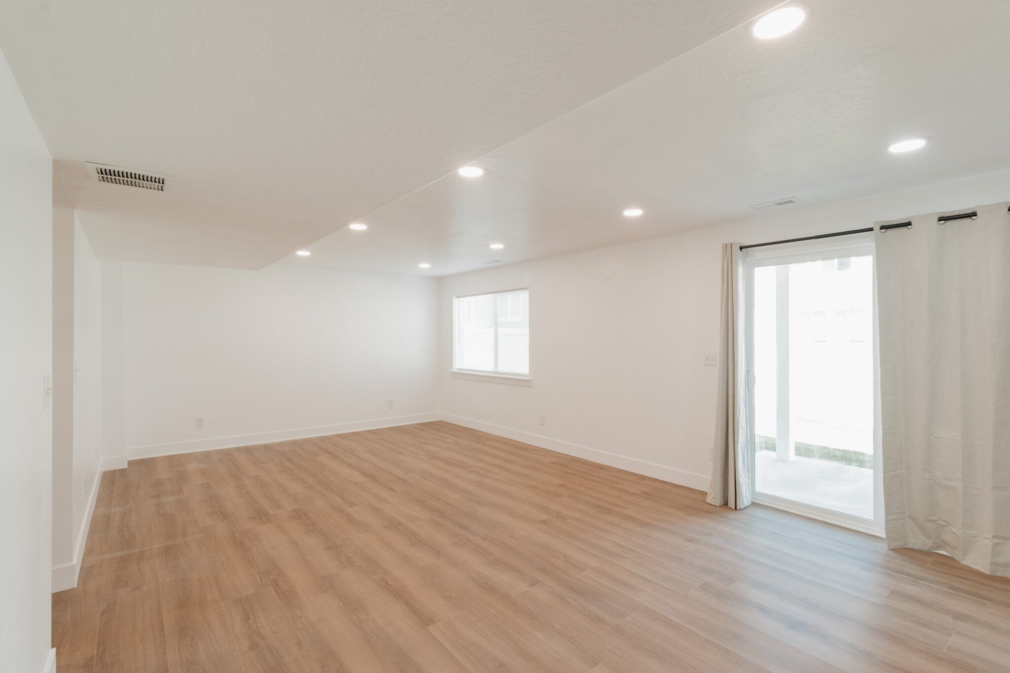 Building Photo - 996 N Freeman Dr